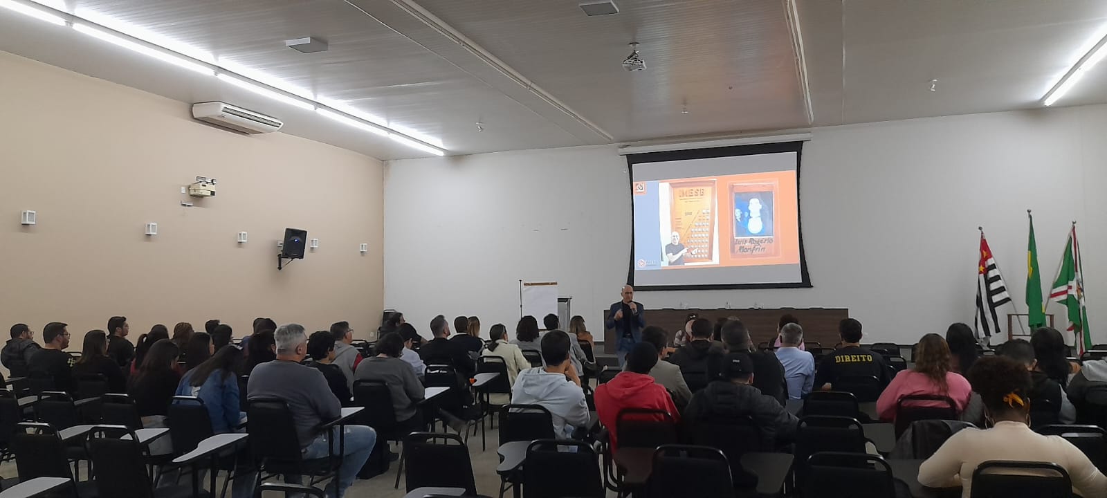 Workshop “Em mentes quadradas, ideias novas não circulam”