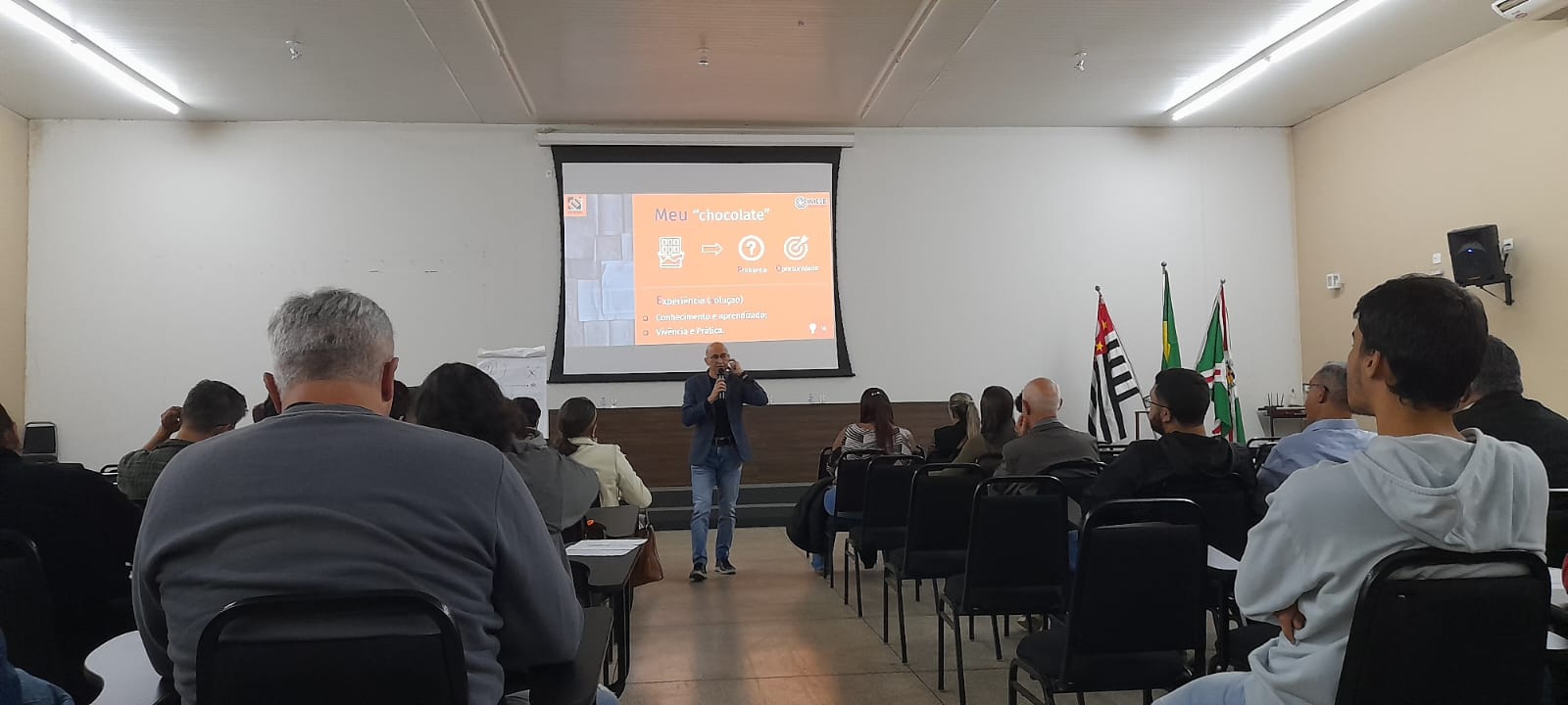 Workshop “Em mentes quadradas, ideias novas não circulam”