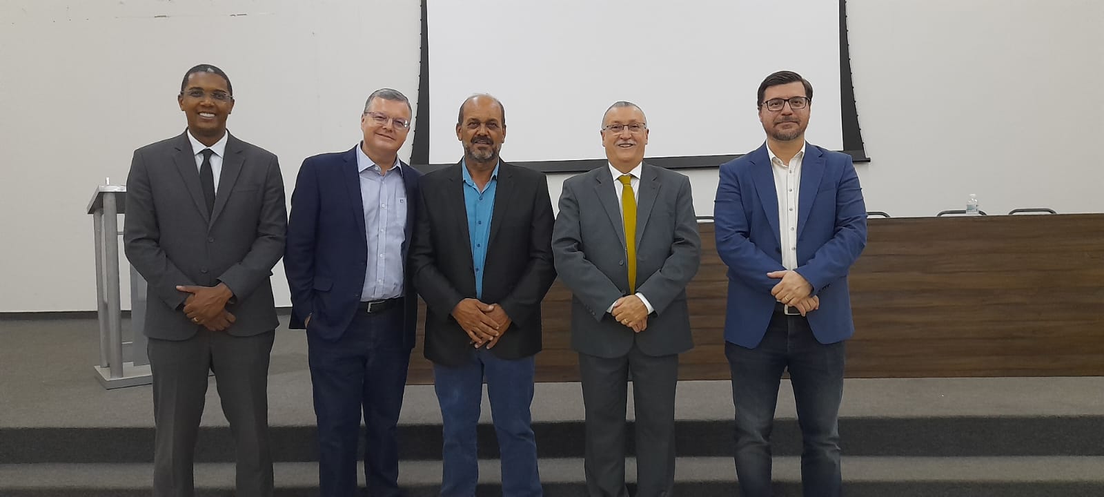 IMESB lança obra coletiva produzida por professores e alunos egressos da Instituição