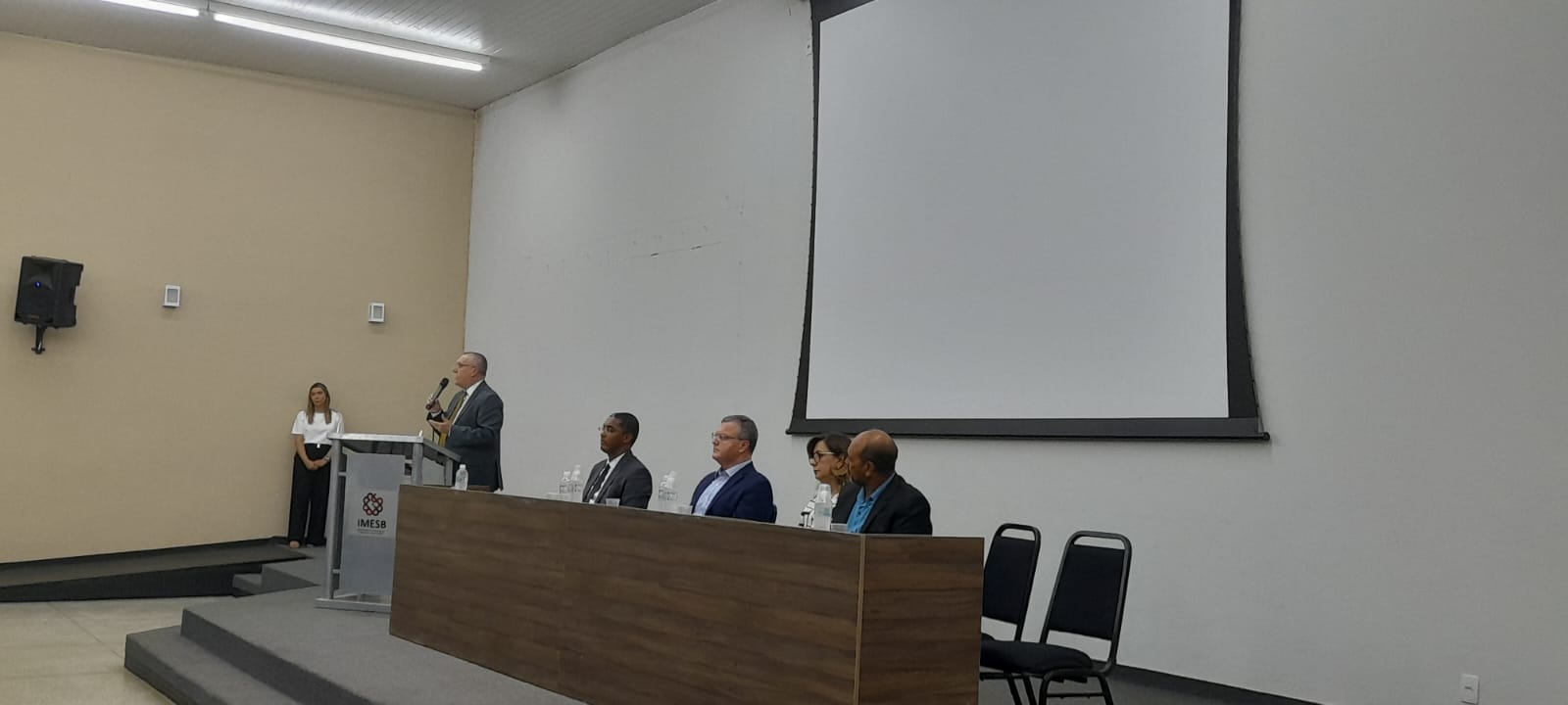 IMESB lança obra coletiva produzida por professores e alunos egressos da Instituição