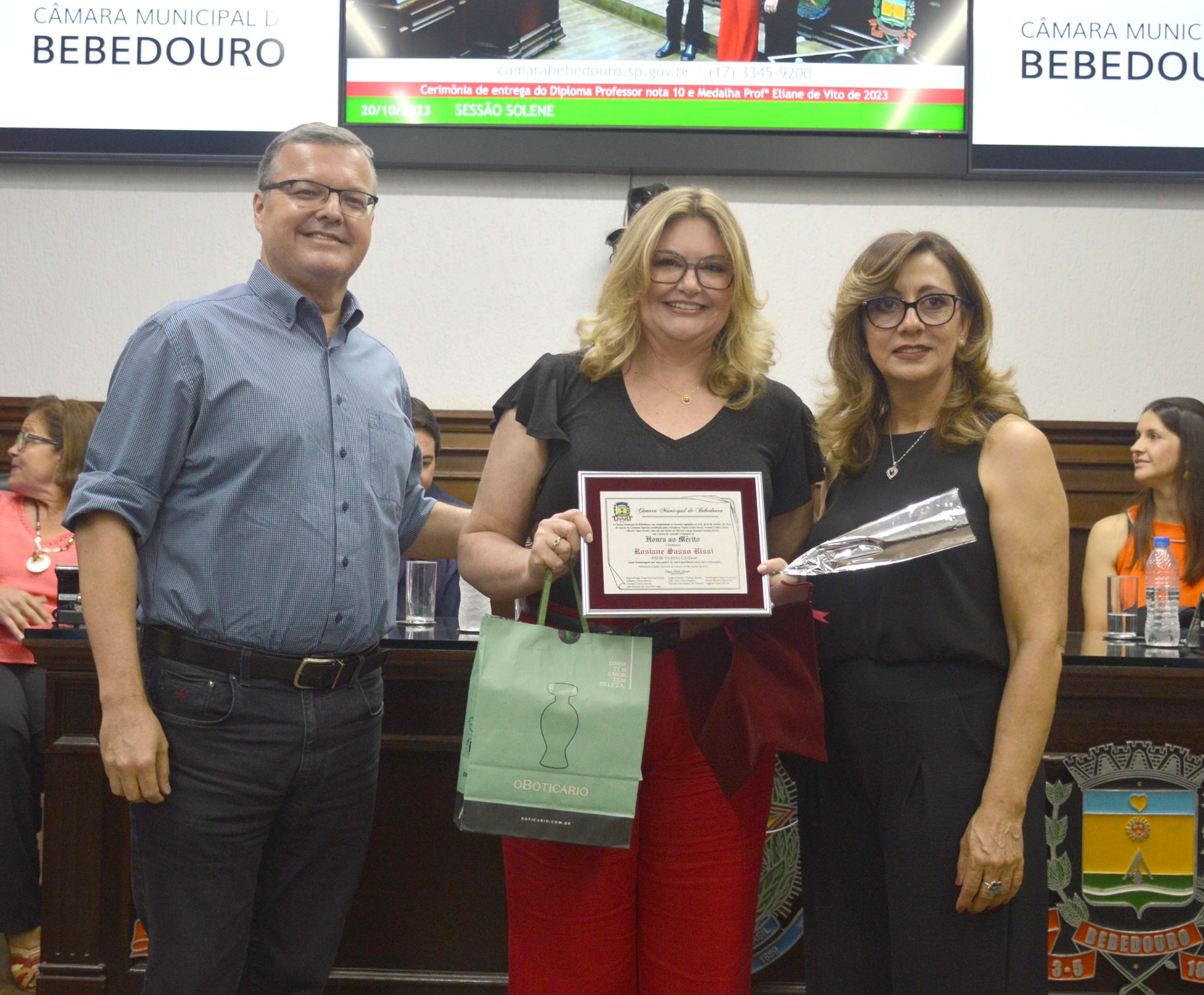 Professora de Direito Rosiane Sasso Rissi recebe título de Honra ao Mérito