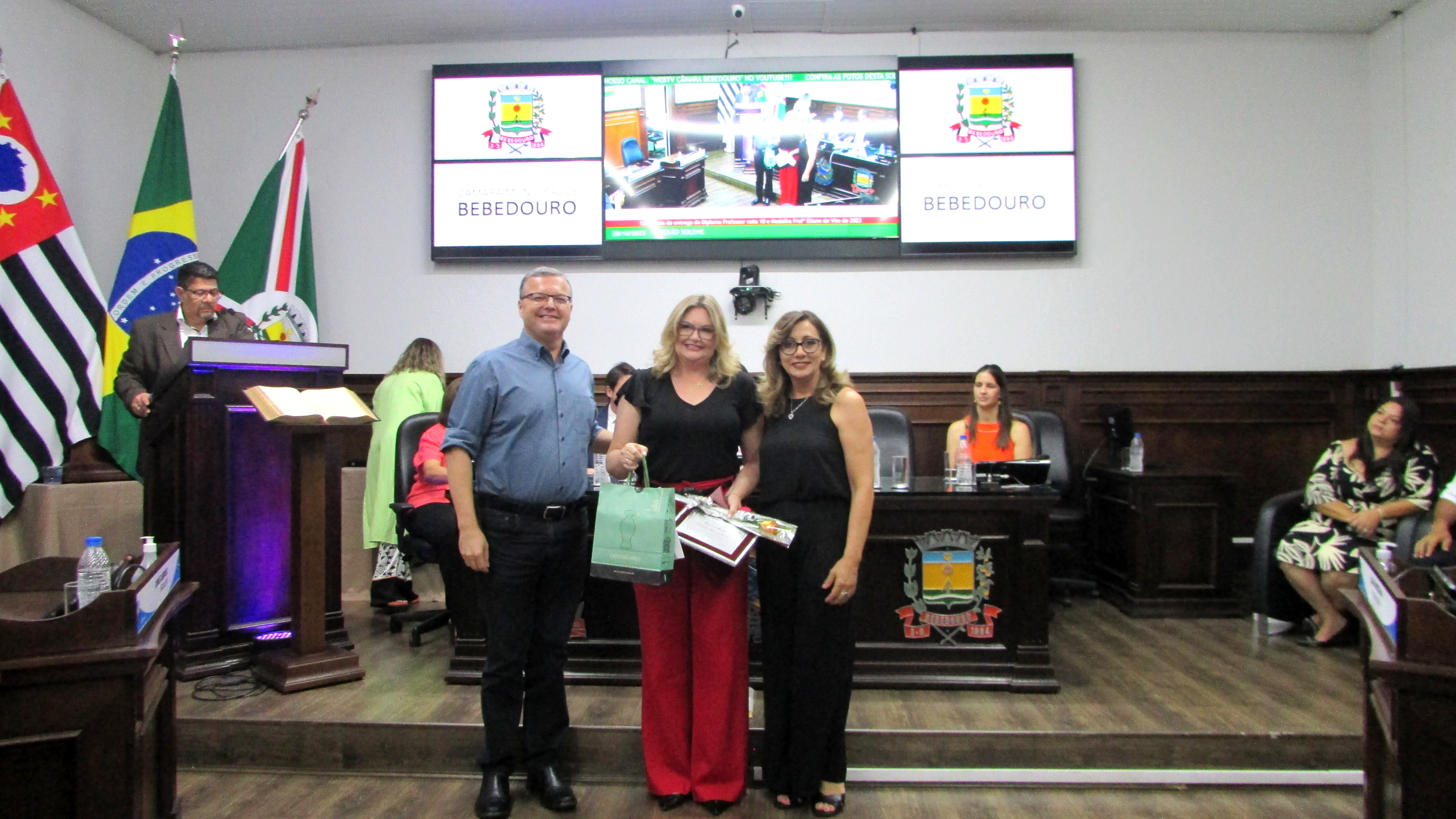 Professora de Direito Rosiane Sasso Rissi recebe título de Honra ao Mérito