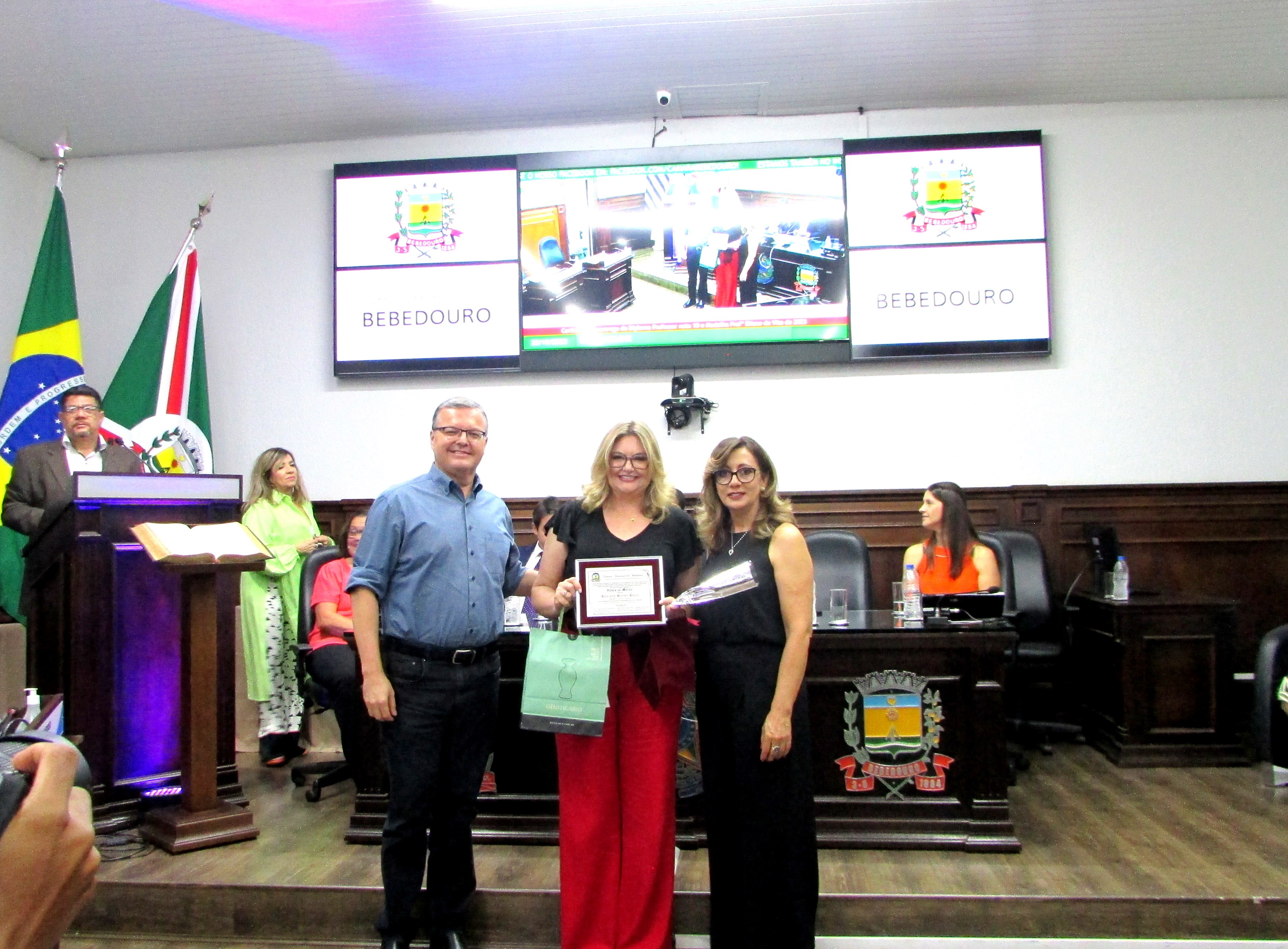 Professora de Direito Rosiane Sasso Rissi recebe título de Honra ao Mérito
