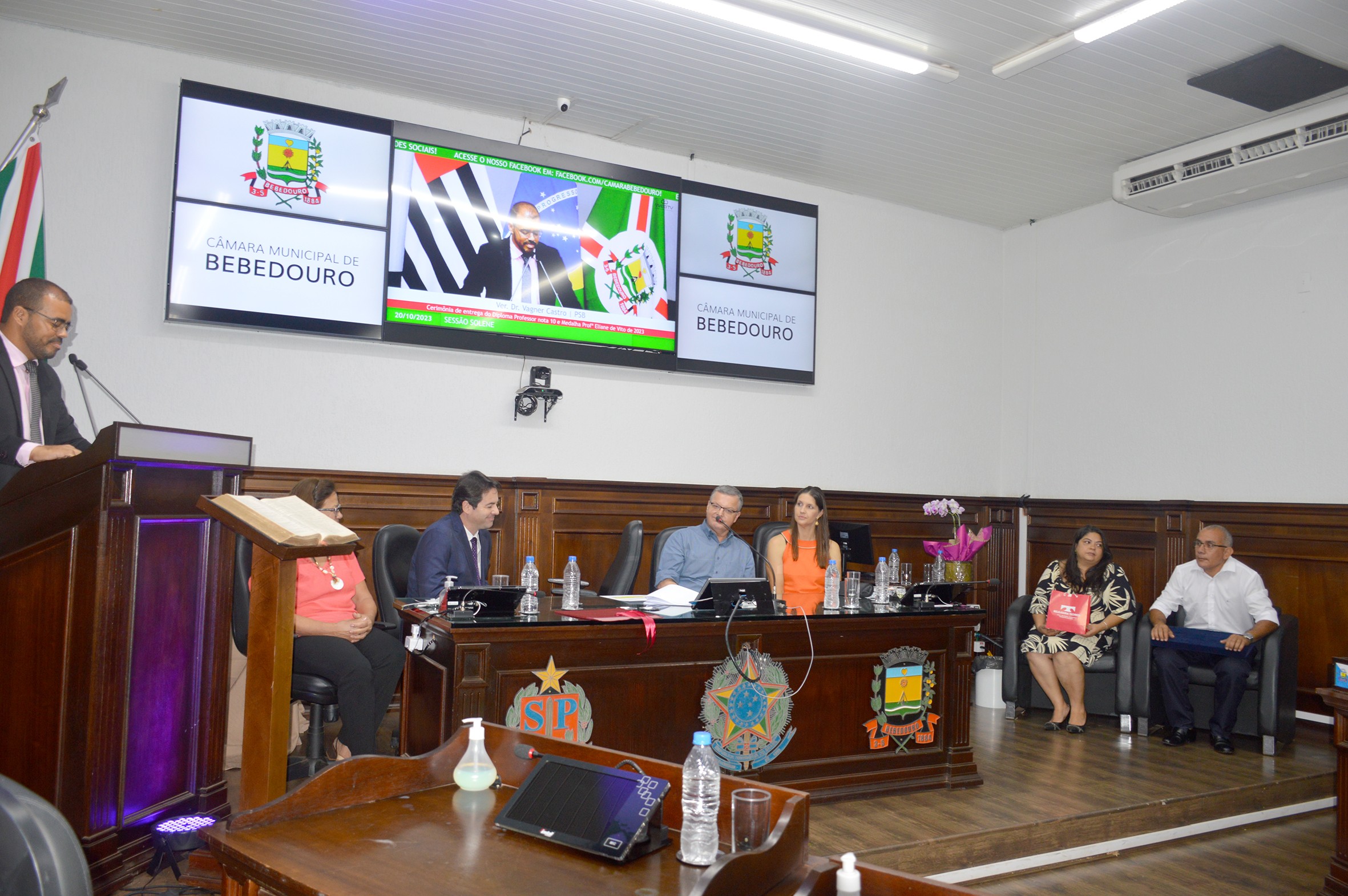 Professora de Direito Rosiane Sasso Rissi recebe título de Honra ao Mérito