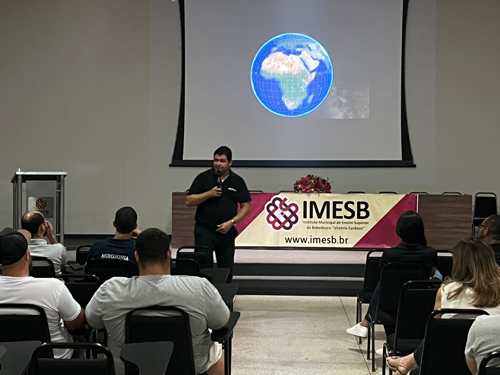 e85d09d8-8ff5-4cc3-8463-7bb03280d1ea