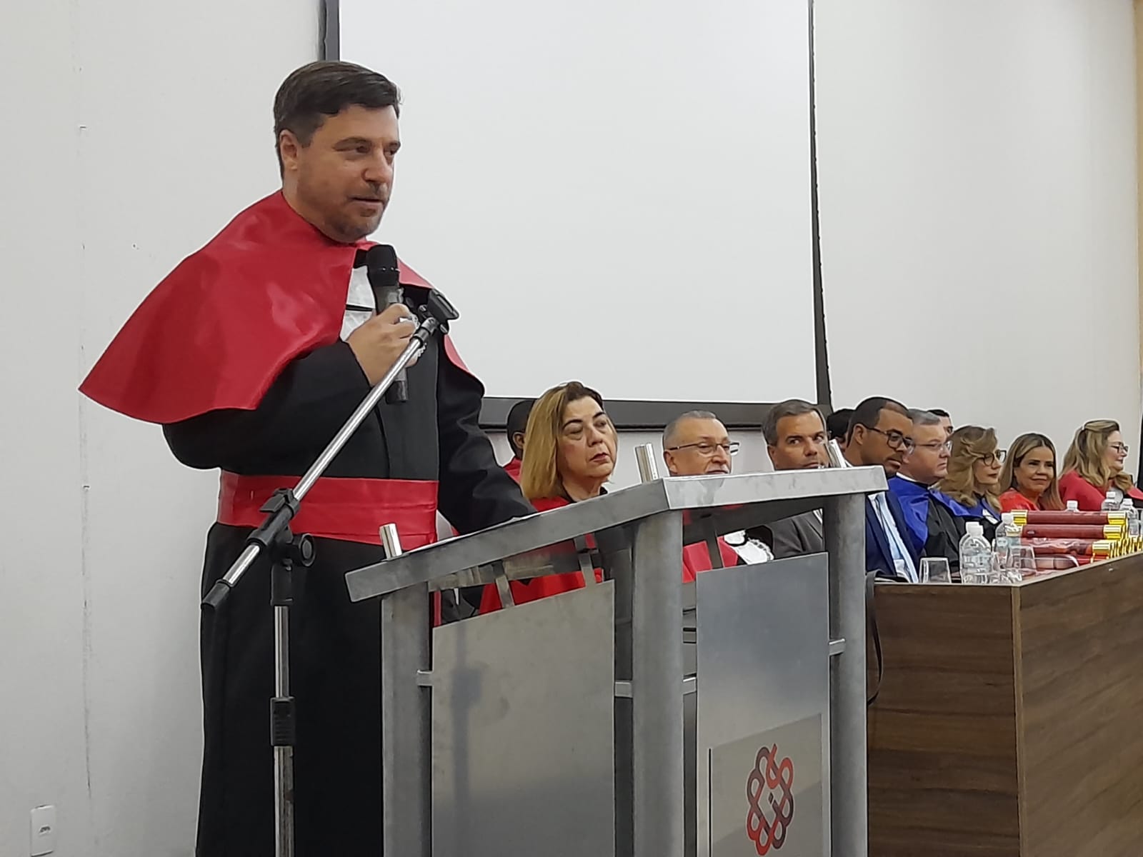 d68f30f2-e9c1-4c0c-8e4e-b75680ba8e83