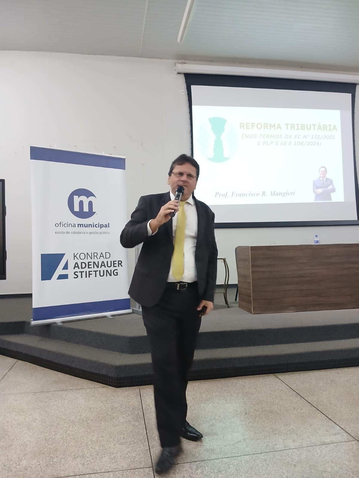 4b9f1fae-ebb2-4937-81d3-2f7bc356b11b