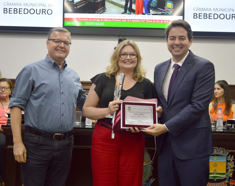 Professora de Direito Rosiane Sasso Rissi recebe título de Honra ao Mérito